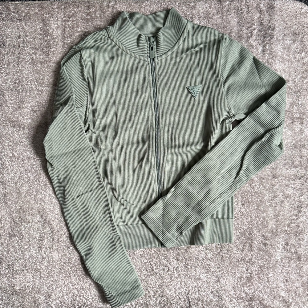 Guess Sara Seamless Dusty Fern 3 pcs set (Cropped Tank Top, Shorts and Jacket) - Picture 6 of 7